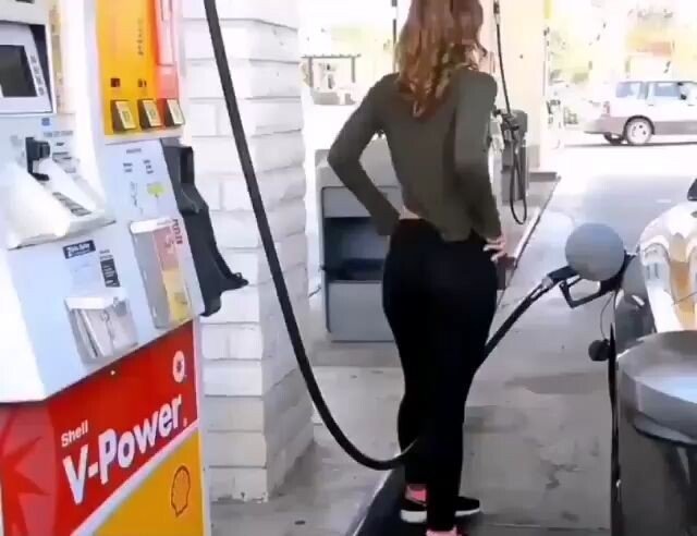showing ass and pussy at the petrol station
