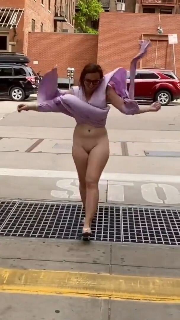 Flying dress exposes Pussy and boobs
