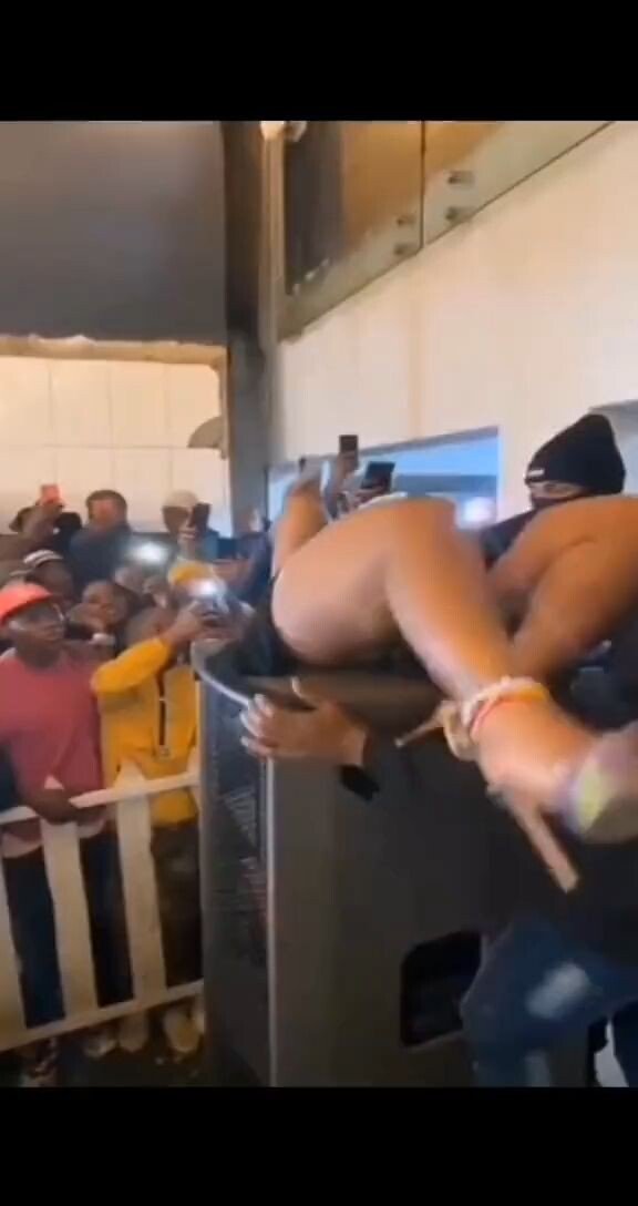 Zodwa Wabantu completely naked on stage