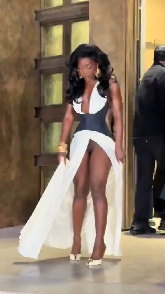 Doechii Flashes Pussy In Public