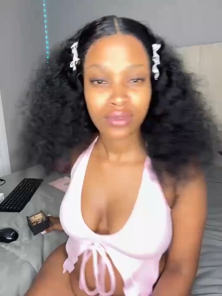 Sugababiie is horny and crazy