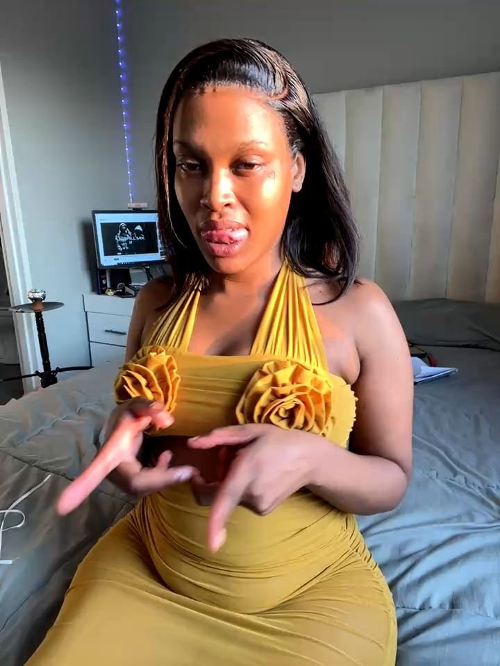 Sugababiie naked on live webcam