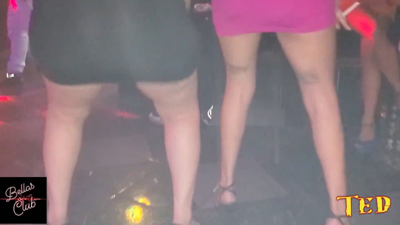 Pantyless Twerking in the Club