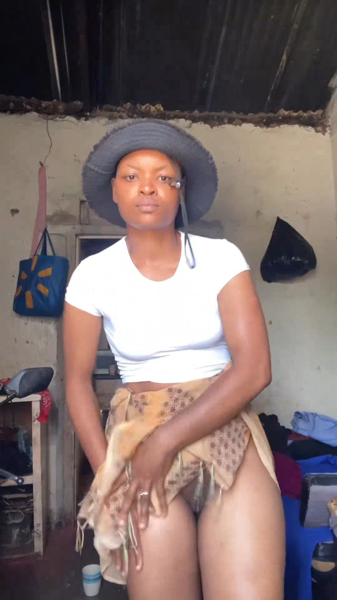 Queen Nadia TV Pussy