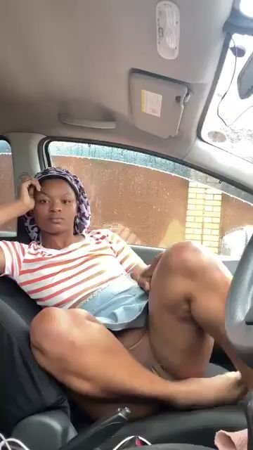 Queen Nadia car nudity
