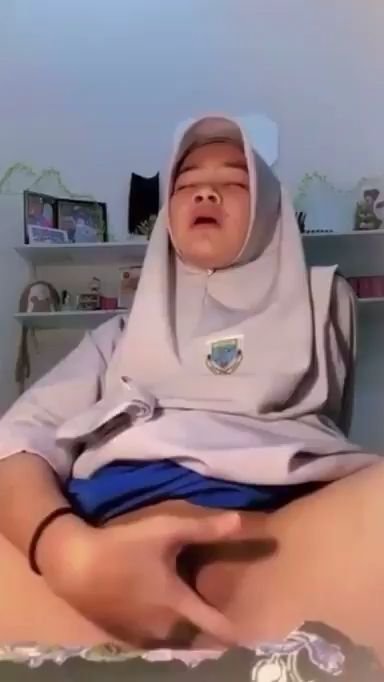 Muslim schoolgirl masturbating